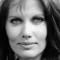 Maud Adams Nøgen