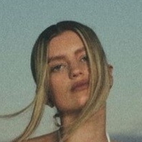 Mia Healey Nøgen