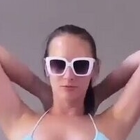 Miss Felicity Davis Nøgen