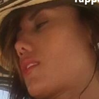 NiaIsazaOficial Nøgen