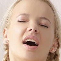 Oliviagrace Nøgen