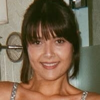 Patti Harrison Nøgen