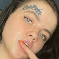 Polyakova Nøgen