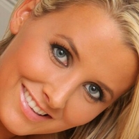 Rachel Kiss Nøgen