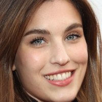 Rainey Qualley Nøgen