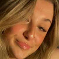 Rayna Denike Nøgen