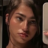 Rayna V Nøgen