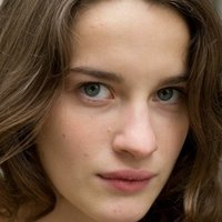 Rebecca Marder Nøgen