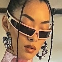 Rina Sawayama Nøgen