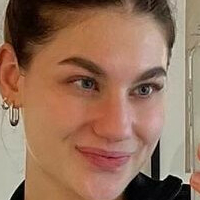 Ronia Scholz Nøgen