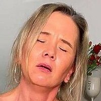 sashanylon Nøgen