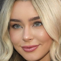 Sierra Furtado Nøgen