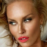 Simona Krainova Nøgen