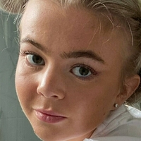 smalblonde Nøgen