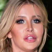 Sophia Hutchins Nøgen