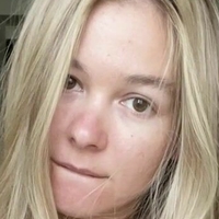 Stefani Kaleesy Nøgen
