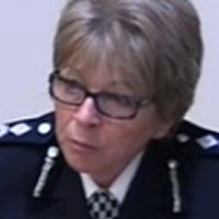 Sue Akers Nøgen