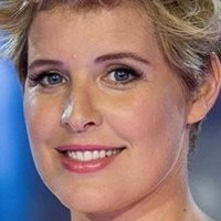 Tania Llasera Nøgen