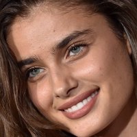 Taylor Hill Nøgen