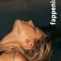 Tia Rista Nøgen