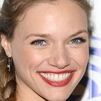 Tracy Spiridakos Nøgen