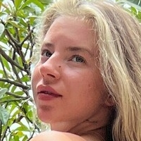 travelchelle Nøgen