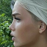 Uresa Zogu Nøgen