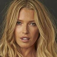 Veronika Varekova Nøgen