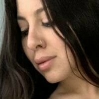 Victoria Riaz Nøgen