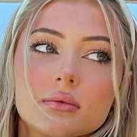 Victoria Rozmajzl Nøgen