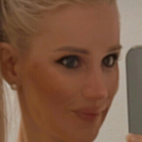 Viki Benz Nøgen