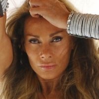 Virginia Hey Nøgen