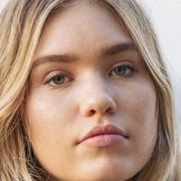 Zoe Cross Nøgen